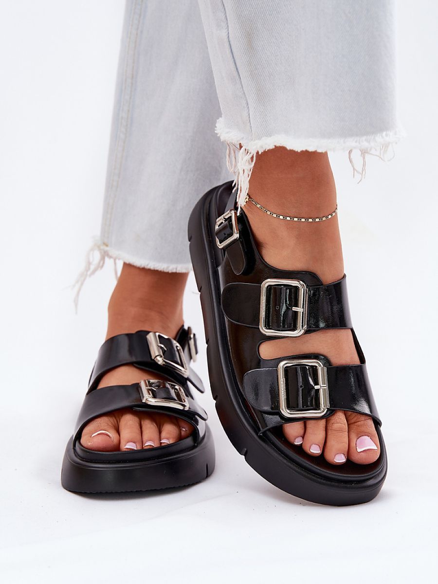 Women’s sandals made of natural leather
